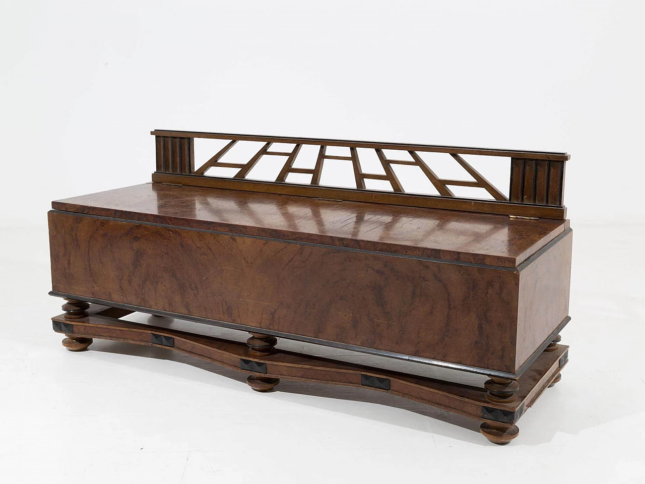 Sculptural bench attributed to Gio Ponti in walnut burl, 1930s 1381948