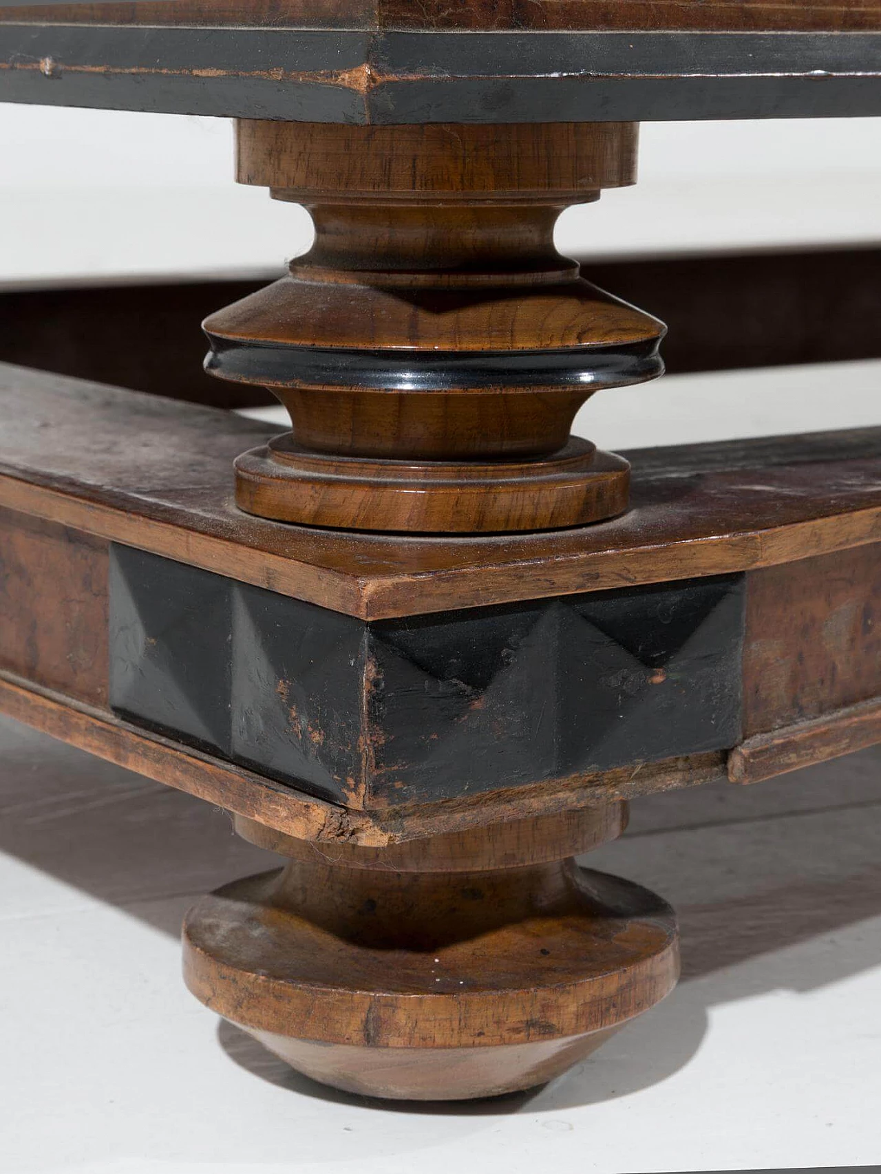 Sculptural bench attributed to Gio Ponti in walnut burl, 1930s 1381950