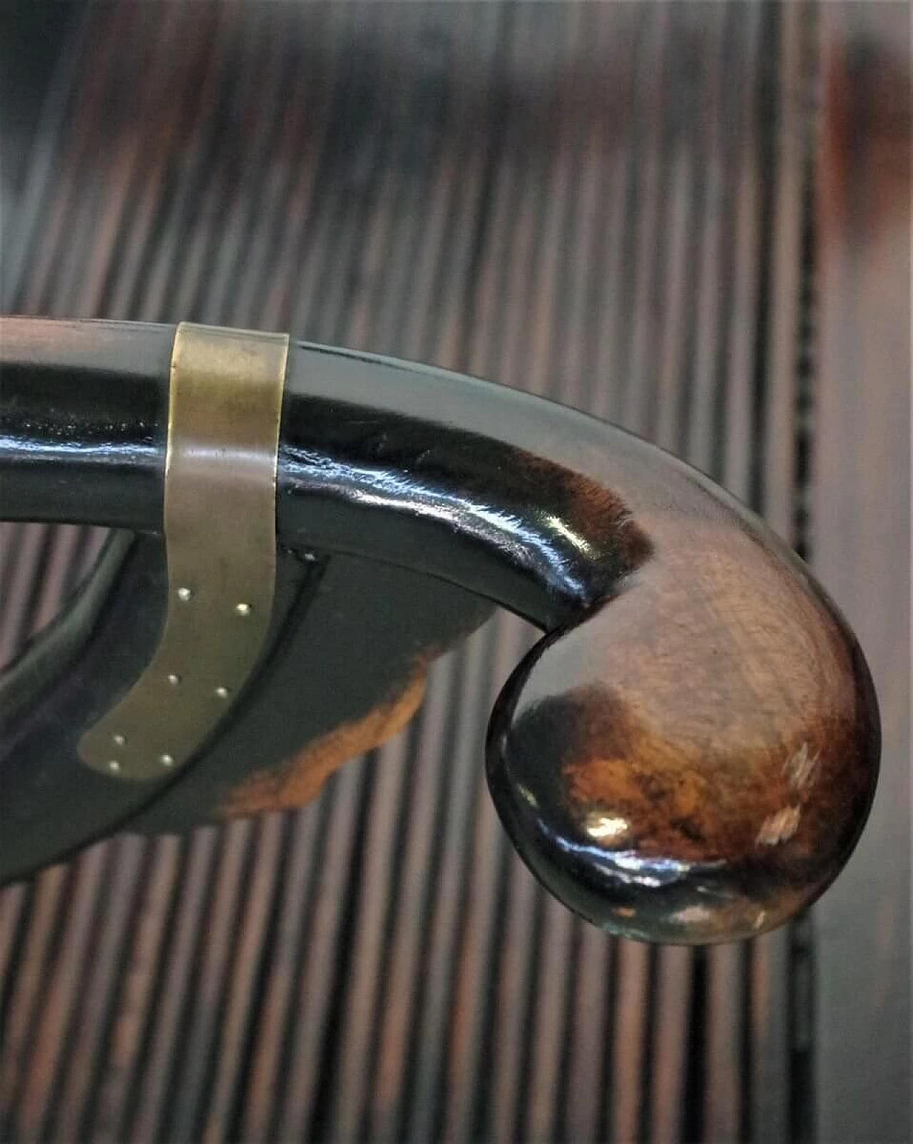 Pair of folding chairs in wood and brass by Ming, 20s 1382453