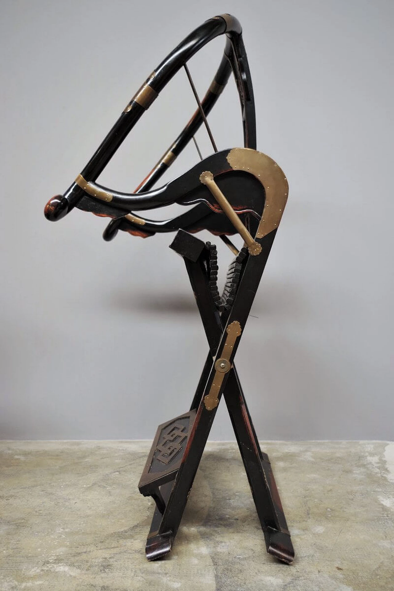 Pair of folding chairs in wood and brass by Ming, 20s 1382463