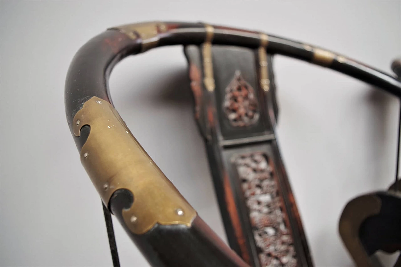 Pair of folding chairs in wood and brass by Ming, 20s 1382471