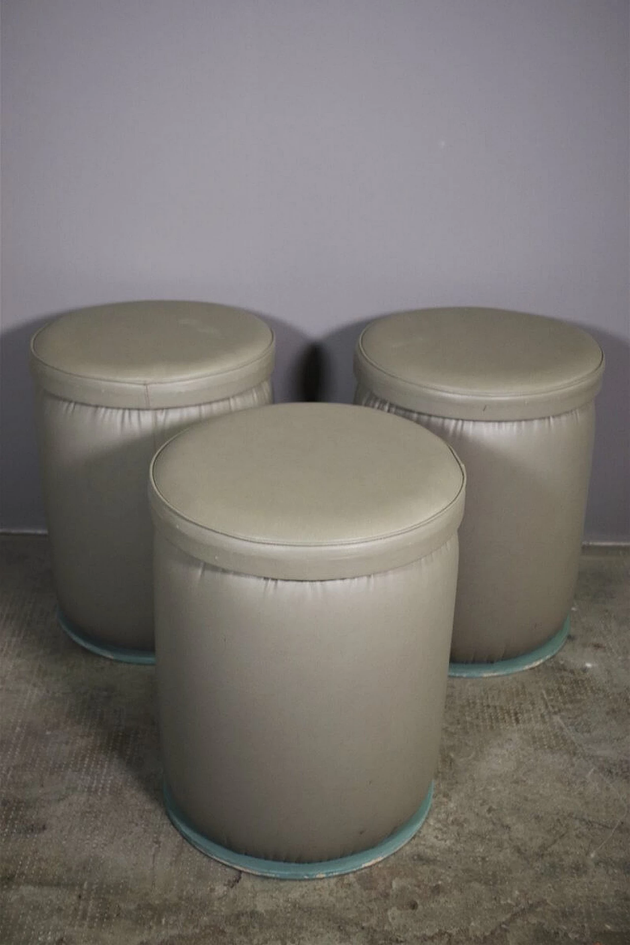 3 Pouf in plywood and leatherette, 80s 1382497