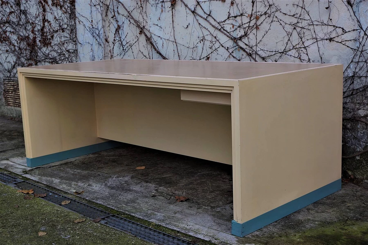 Tavolo da studio medico in legno tamburato con piano in pelle, anni '70 1382702