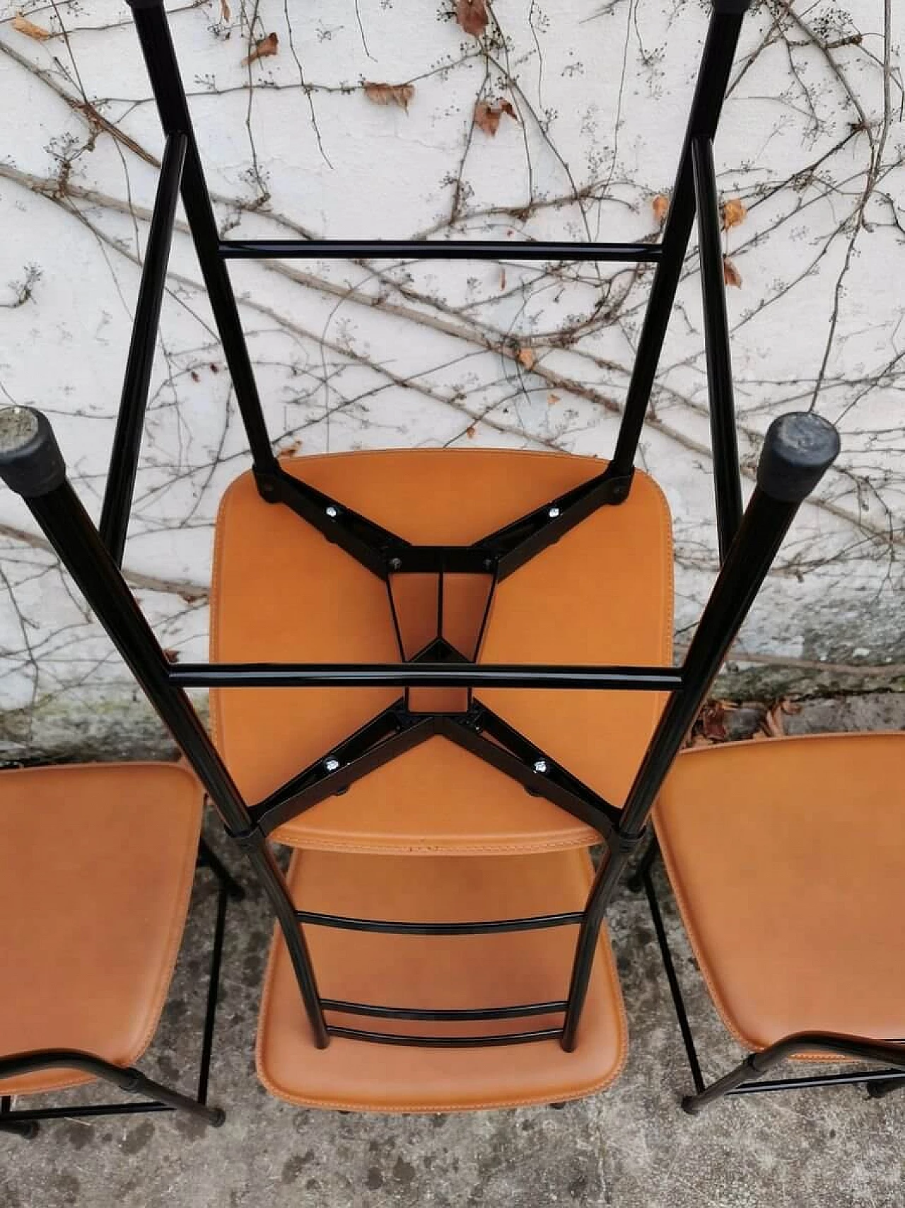 6 Chairs in painted anodised aluminium with leather seat by Ycami, 80s 1382851