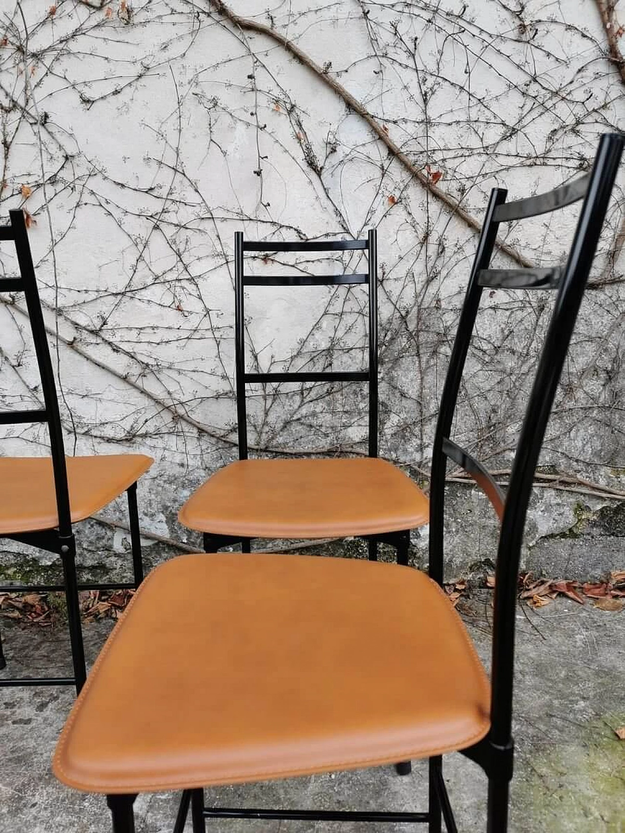 6 Chairs in painted anodised aluminium with leather seat by Ycami, 80s 1382853