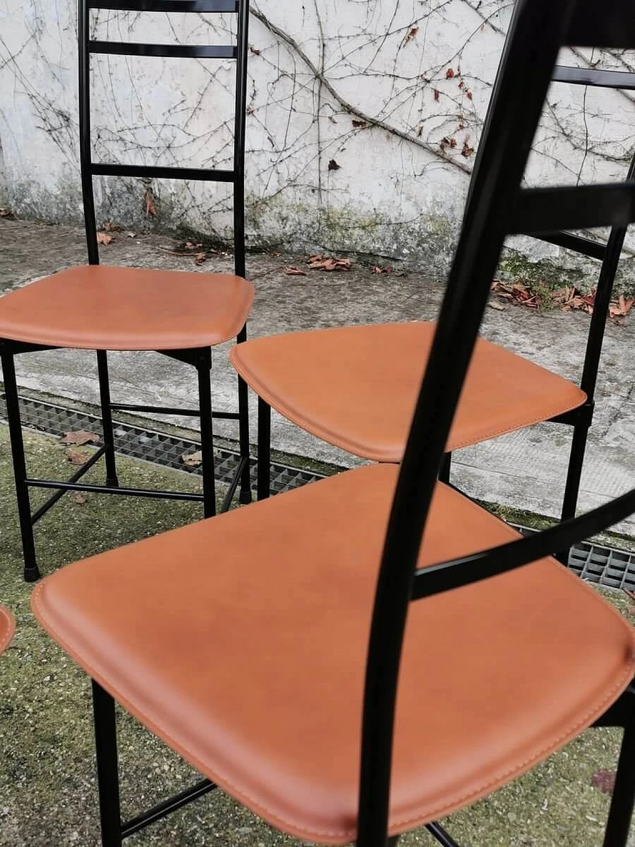 6 Chairs in painted anodised aluminium with leather seat by Ycami, 80s 1382856