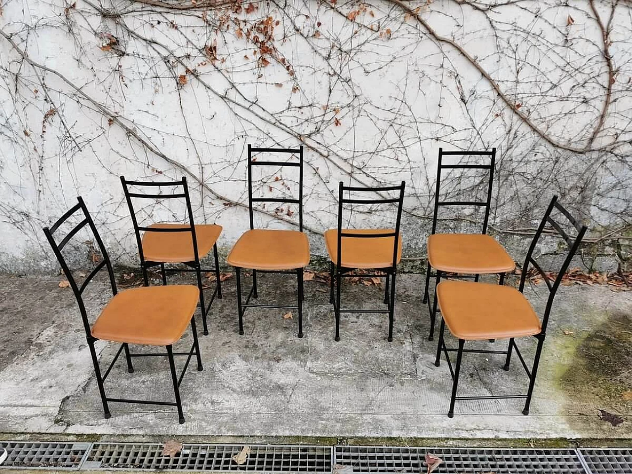 6 Chairs in painted anodised aluminium with leather seat by Ycami, 80s 1382863