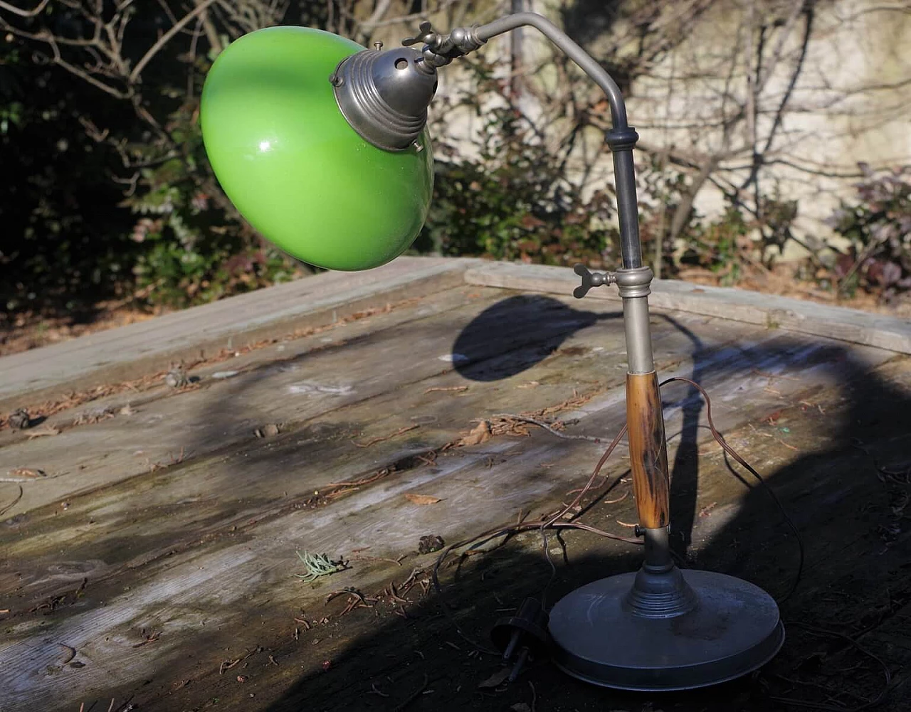 Adjustable table lamp in glass, metal and briarwood, 50s 1382935