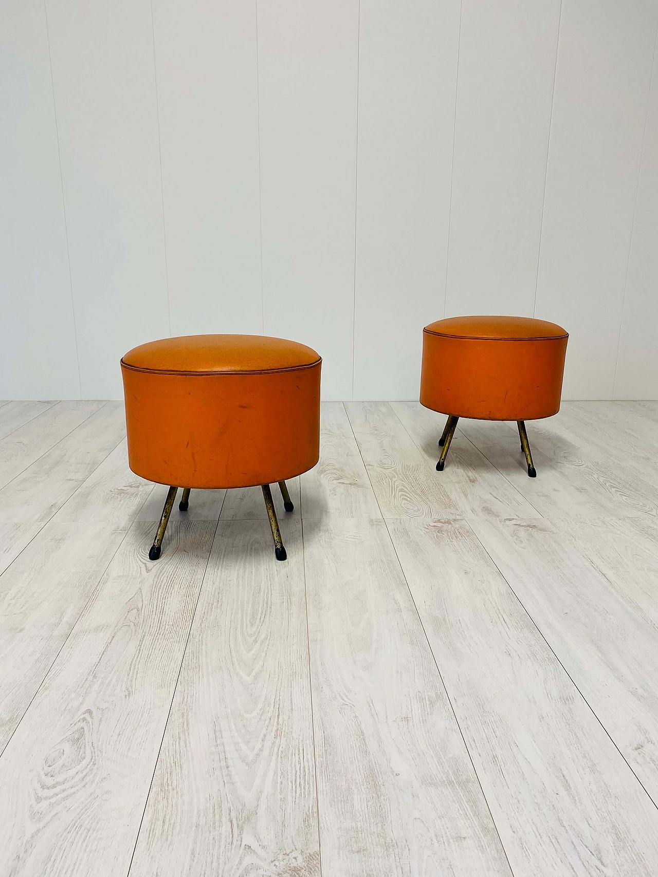 Coppia di pouf in pelle, anni '70 1383333