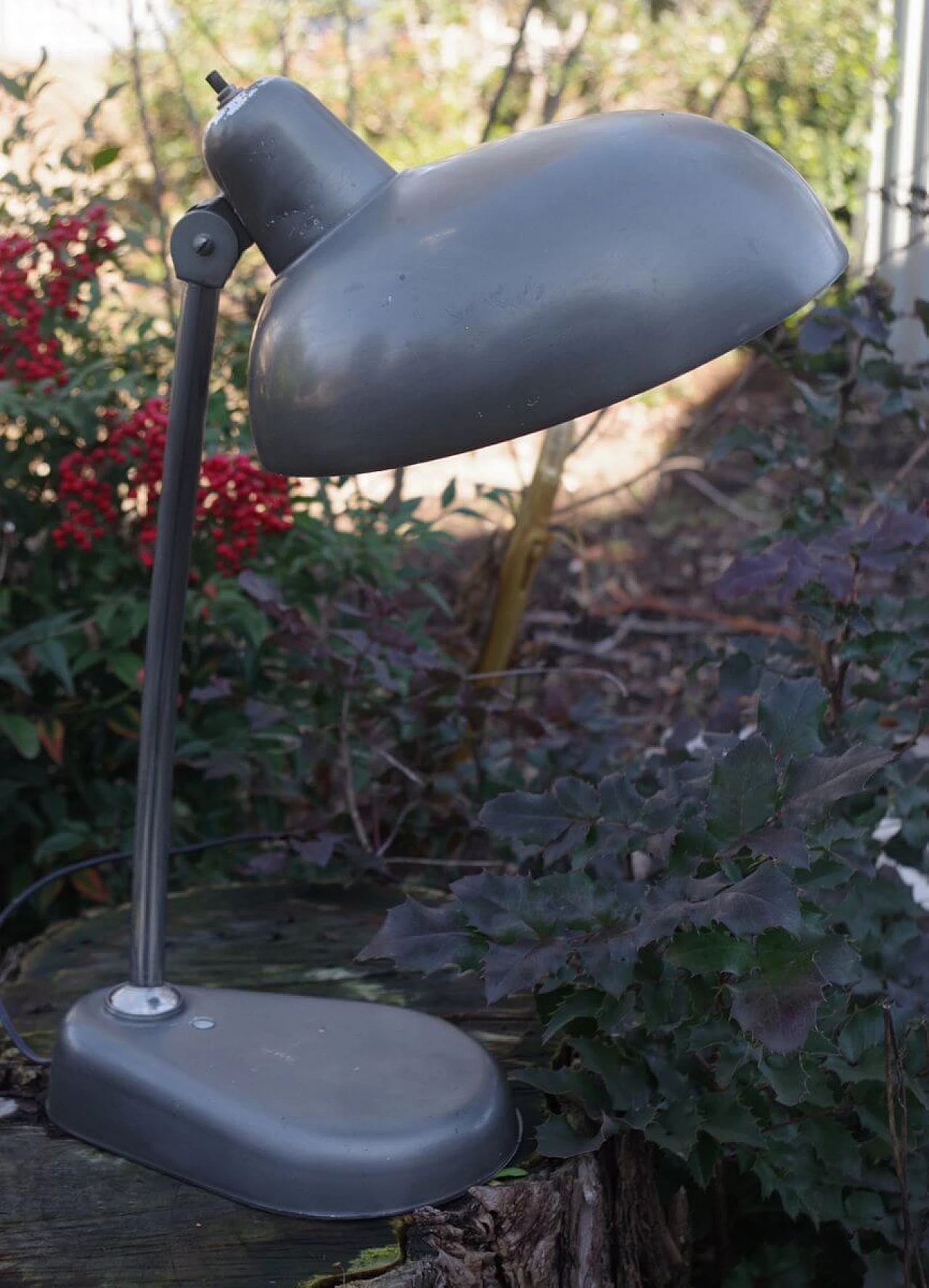 Lampada da tavolo in alluminio, anni '50 1383591