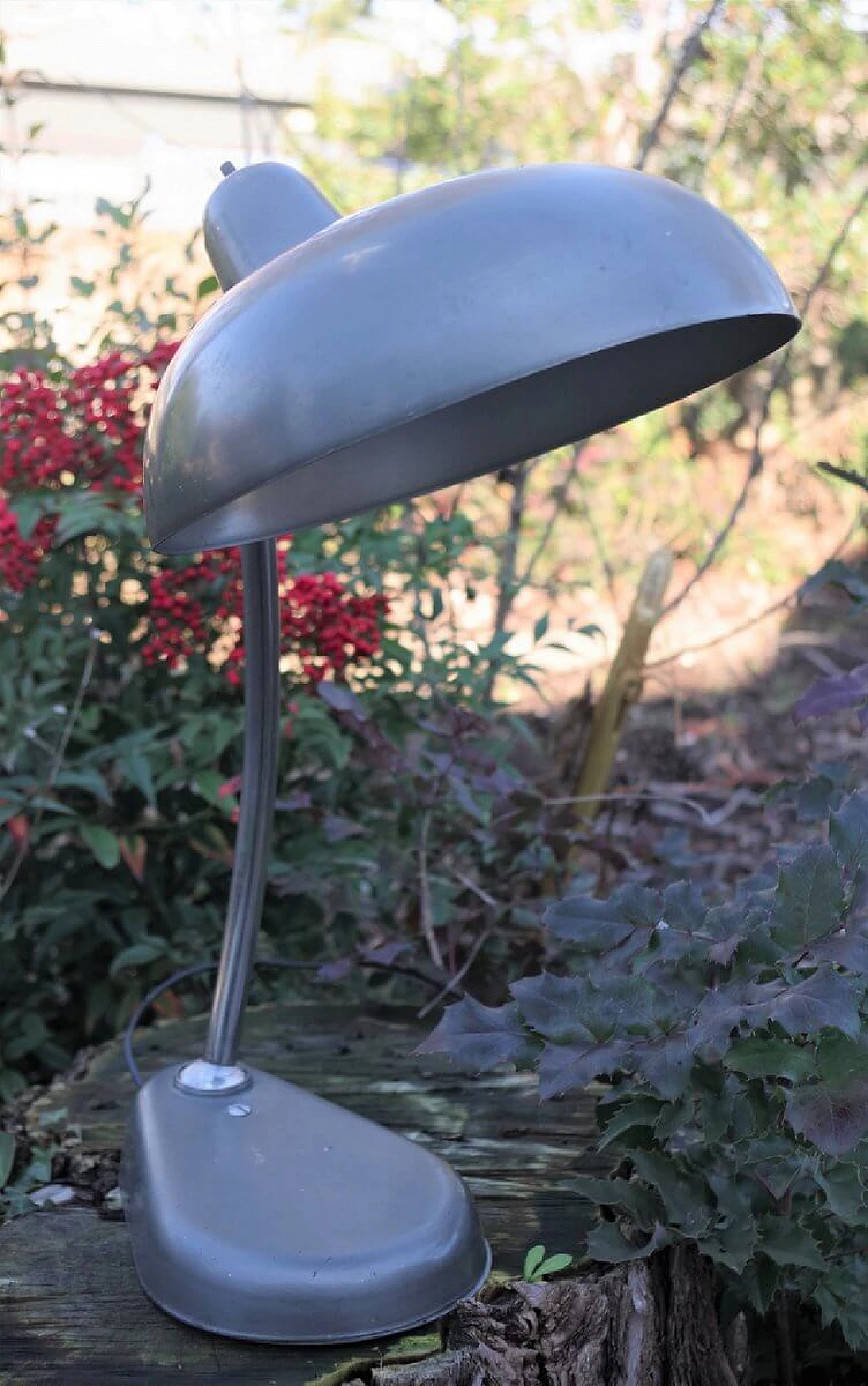 Lampada da tavolo in alluminio, anni '50 1383592