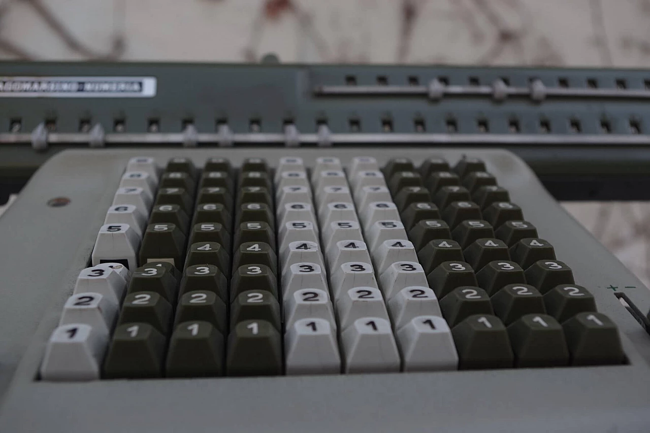 Calcolatrice Numeria in plastica e metallo di Lagomarsino, anni '40 1383657