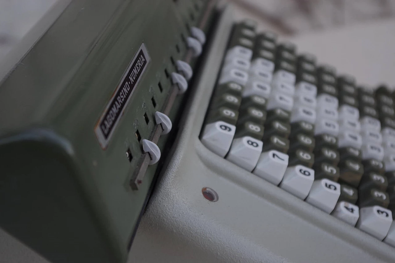 Calcolatrice Numeria in plastica e metallo di Lagomarsino, anni '40 1383663