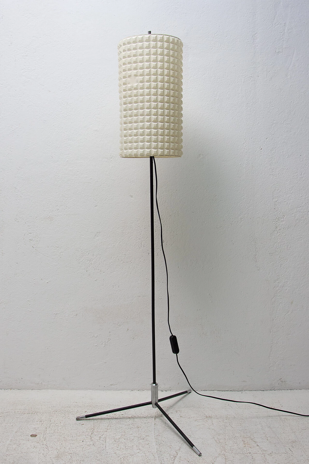 Metal floor lamp with plastic shade, 1960s 1384570