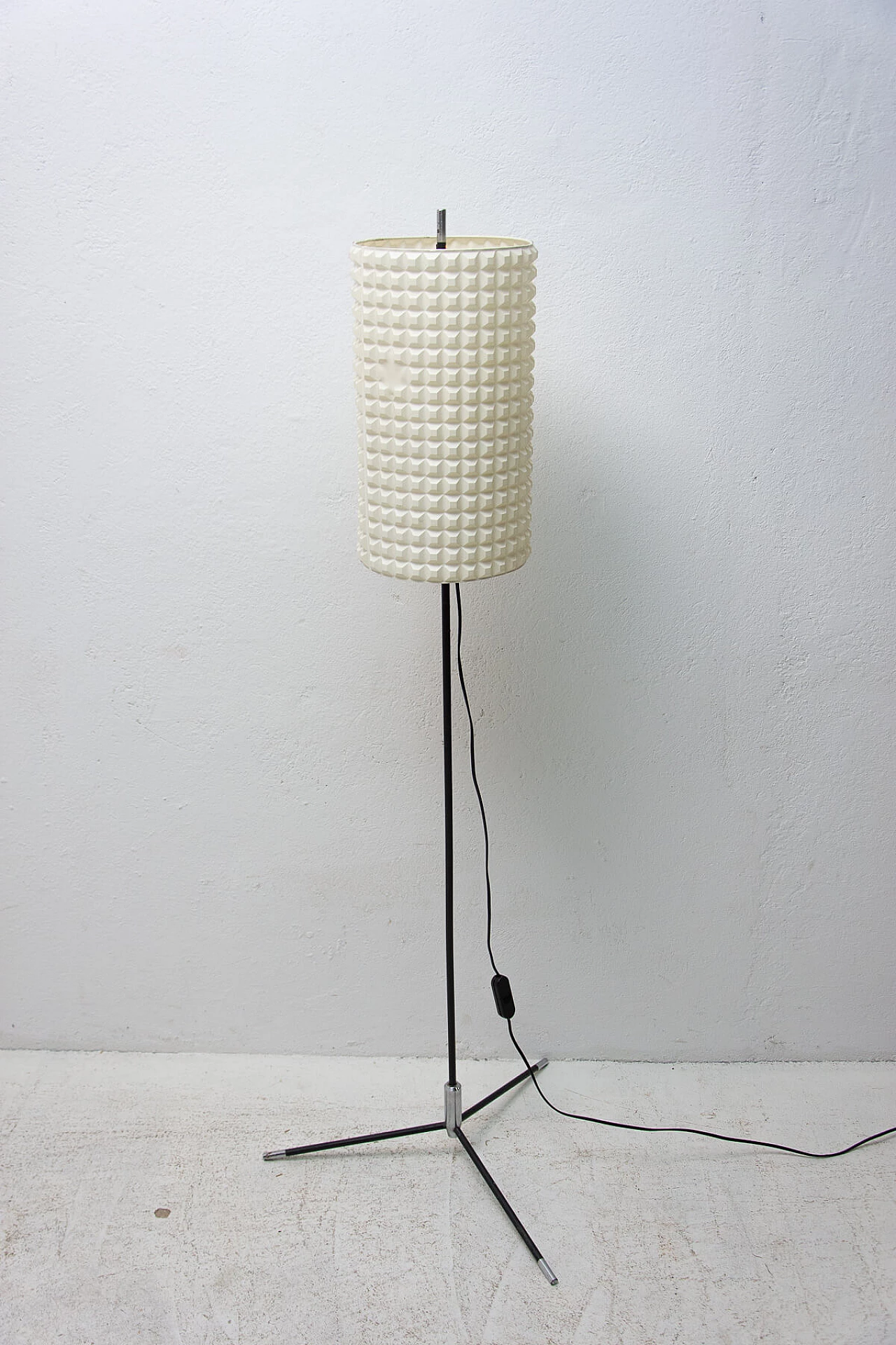 Metal floor lamp with plastic shade, 1960s 1384572