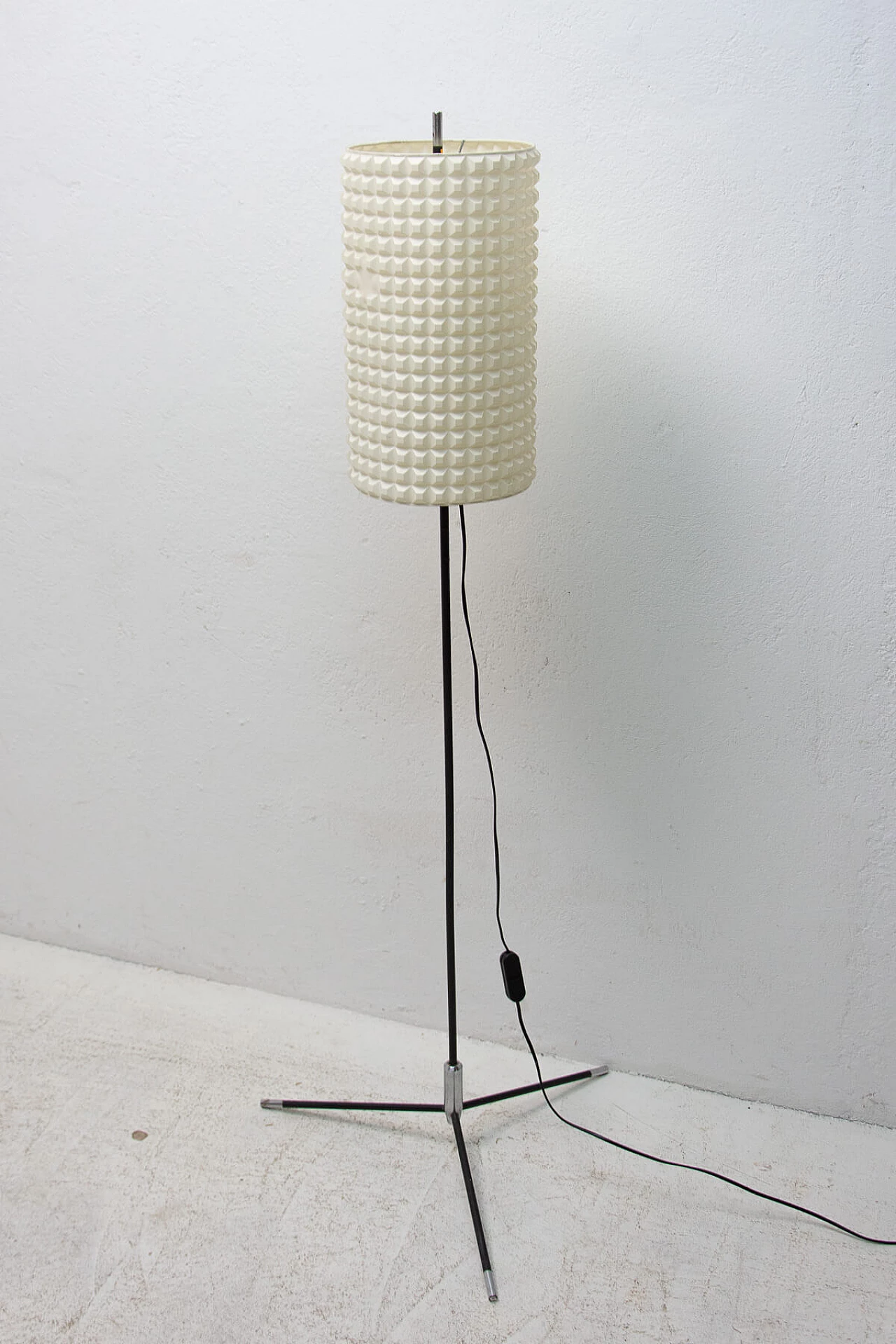 Metal floor lamp with plastic shade, 1960s 1384573