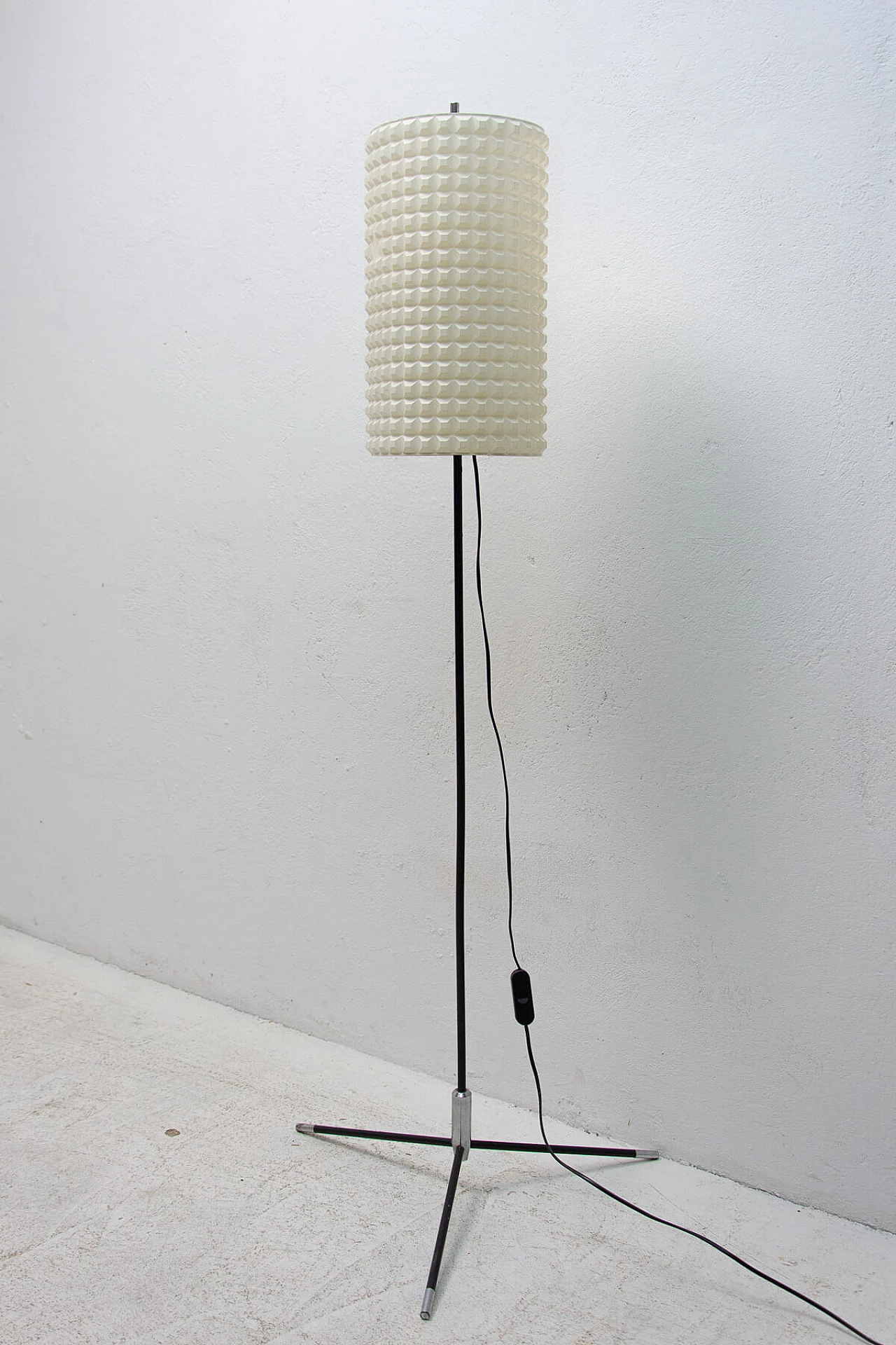 Metal floor lamp with plastic shade, 1960s 1384575