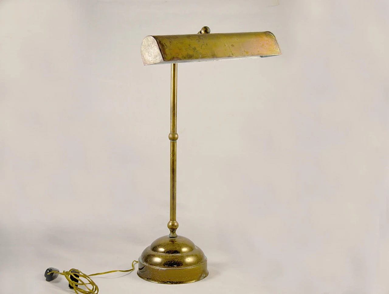 Lampada da tavolo in ottone, anni '40 1385203