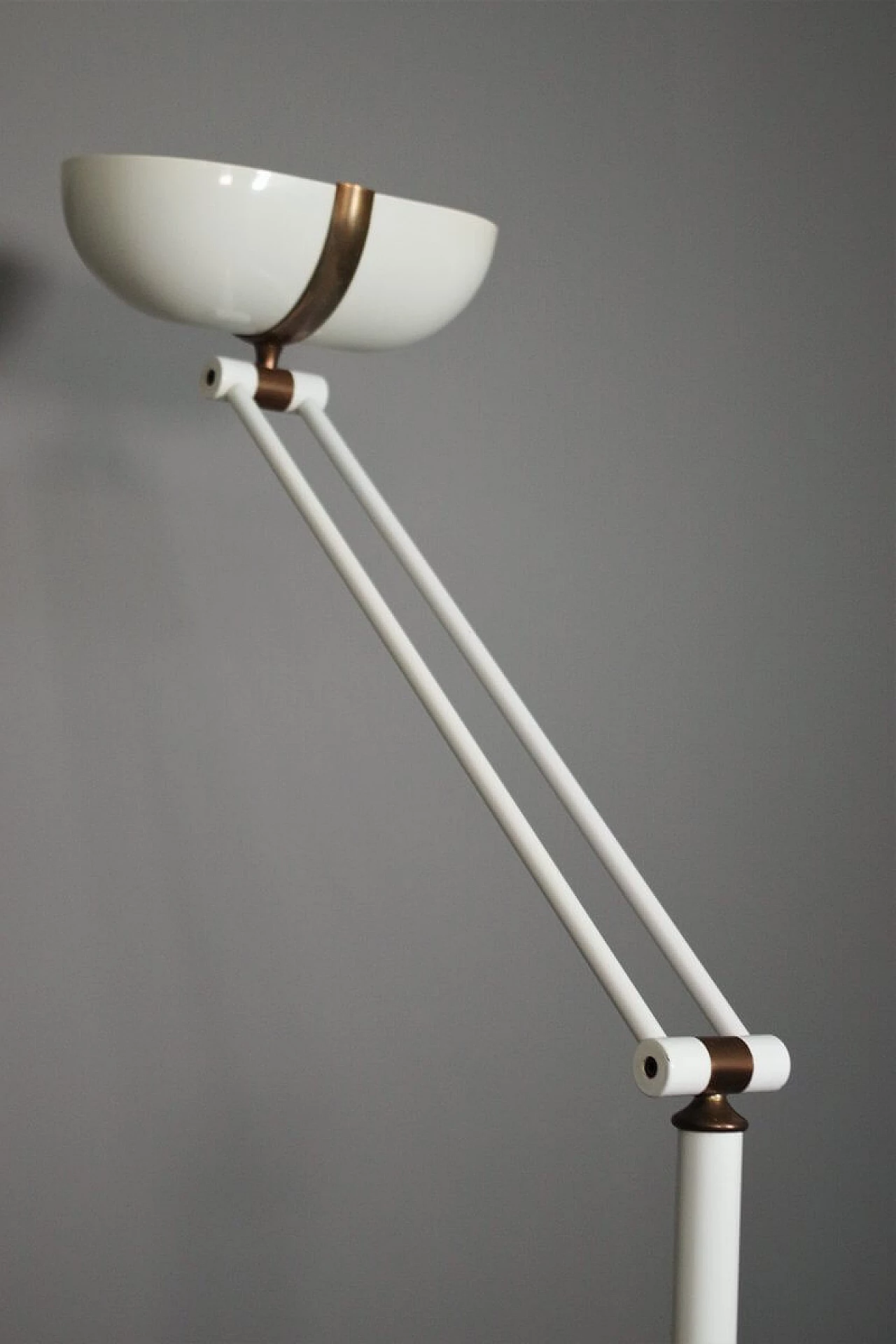 Adjustable floor lamp in lacquered iron and brass, 60s 1386566