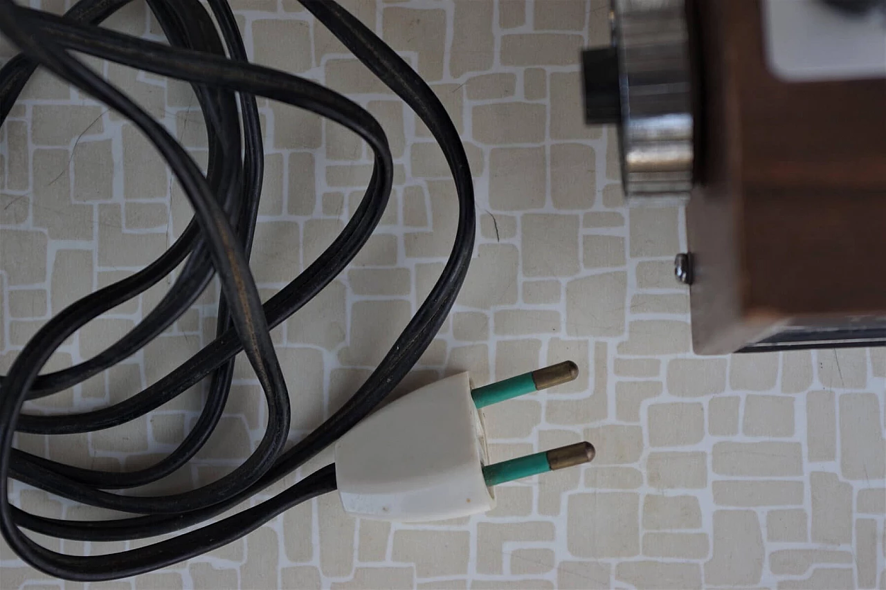 Radiosveglia in plastica e legno di Tenko, anni '70 1386609