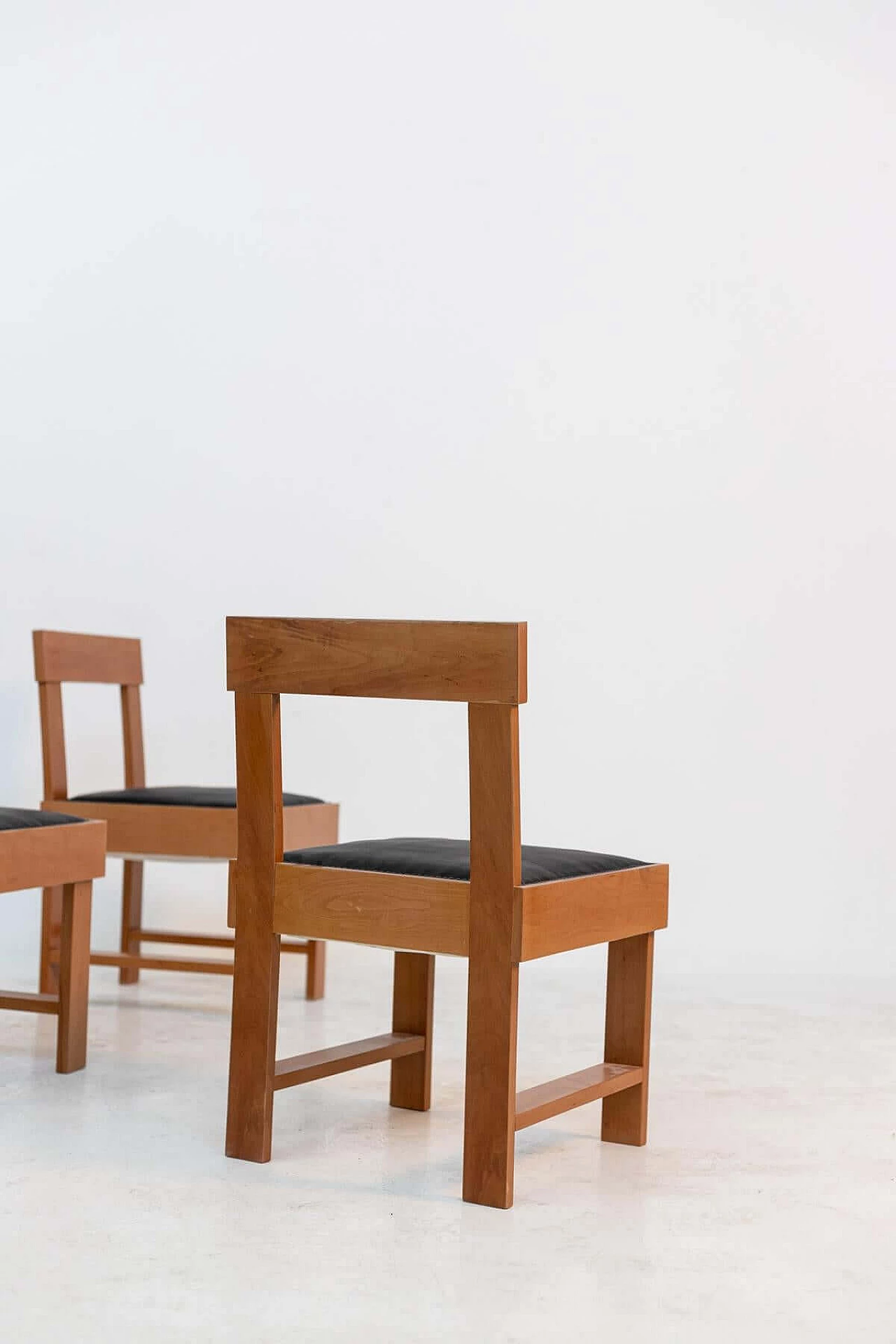 6 BBPR Studio chairs in wood and black leather, 1940s 1386842