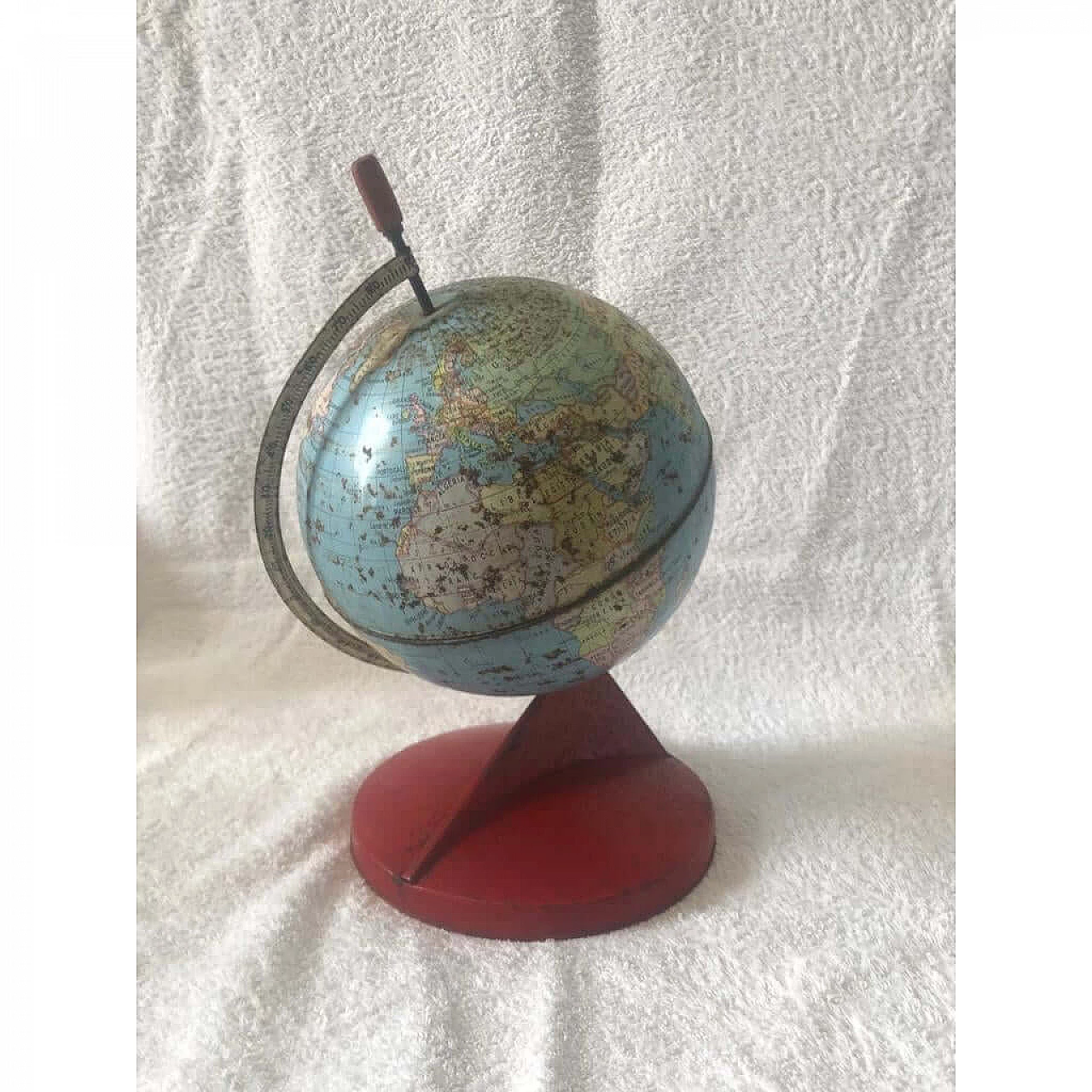 Globo terrestre in lamiera, anni '50 1387182