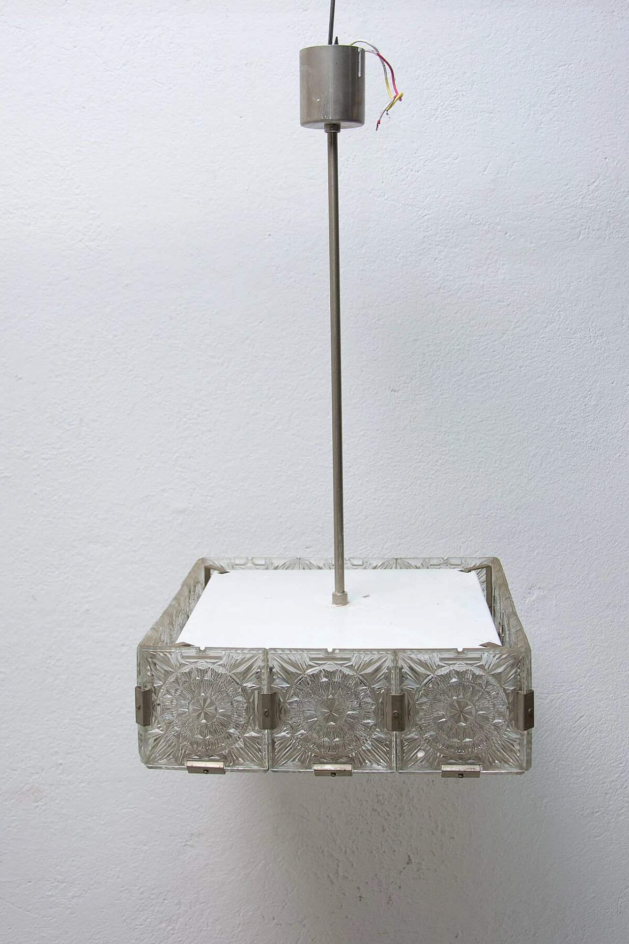 Lampada a sospensione in vetro e acciaio cromato di Kamenický Šenov, anni '70 1387239