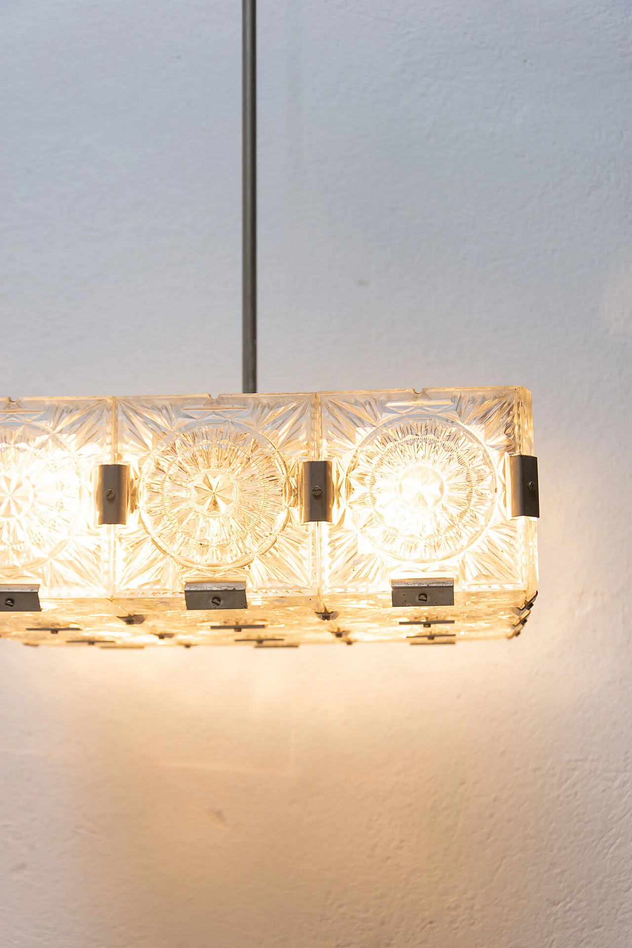 Lampada a sospensione in vetro e acciaio cromato di Kamenický Šenov, anni '70 1387258