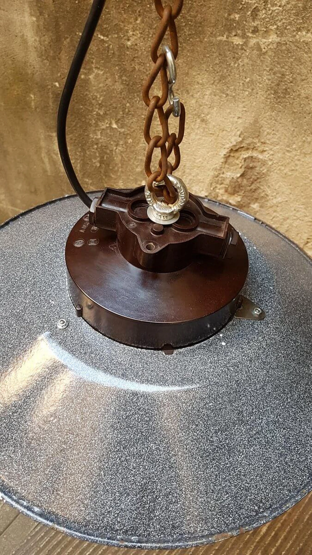 Lampada industriale sovietica in metallo e bachelite, anni '40 1387469