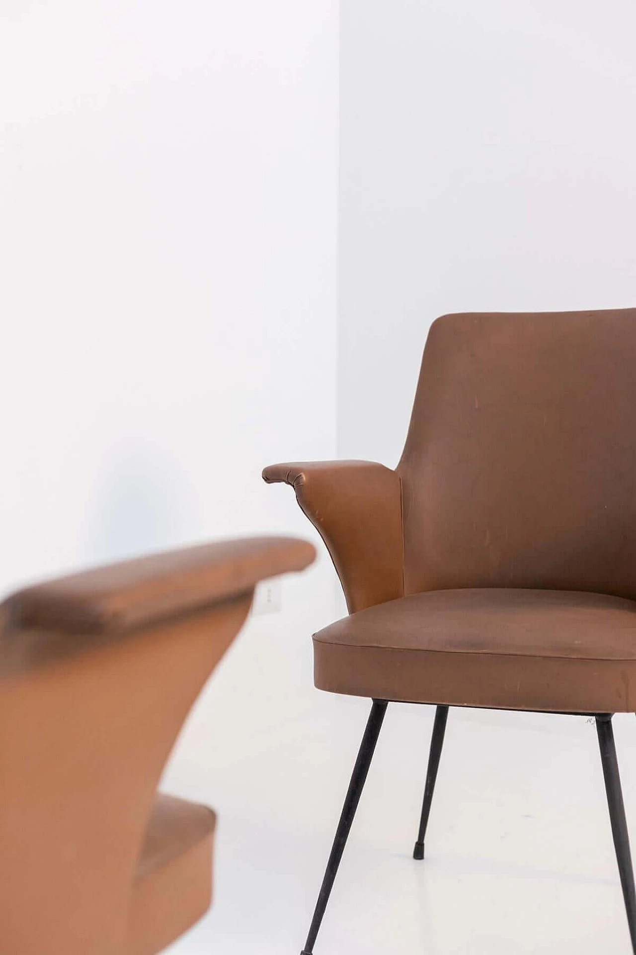 Pair of leather chairs by Nino Zoncada, 1950s 1388029