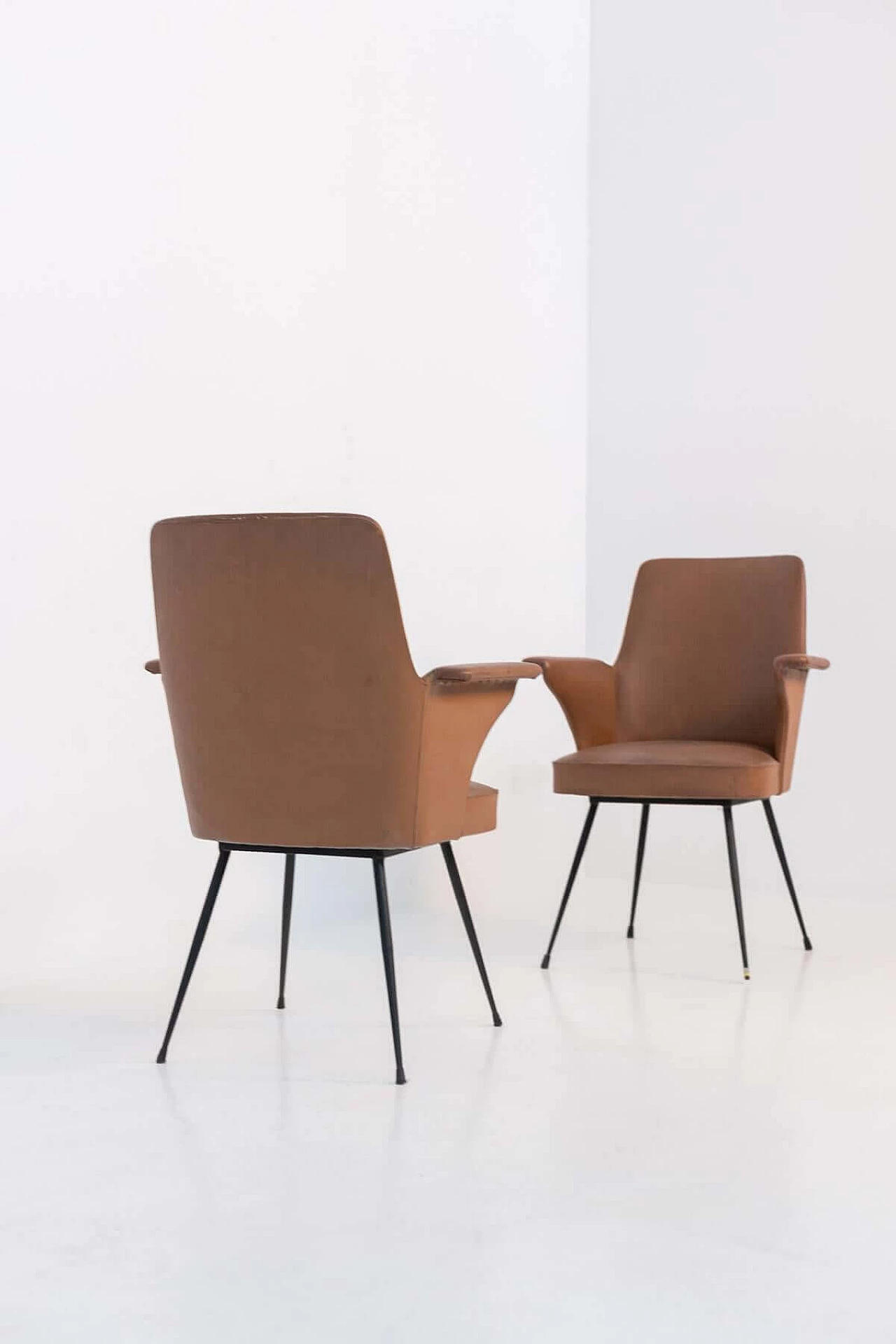 Pair of leather chairs by Nino Zoncada, 1950s 1388030