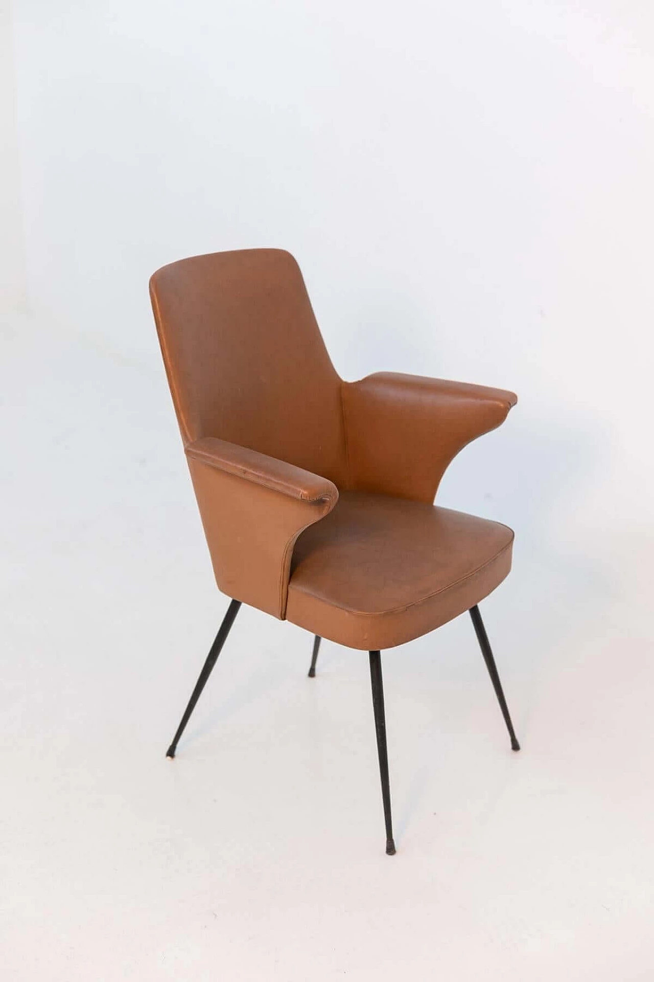Pair of leather chairs by Nino Zoncada, 1950s 1388031