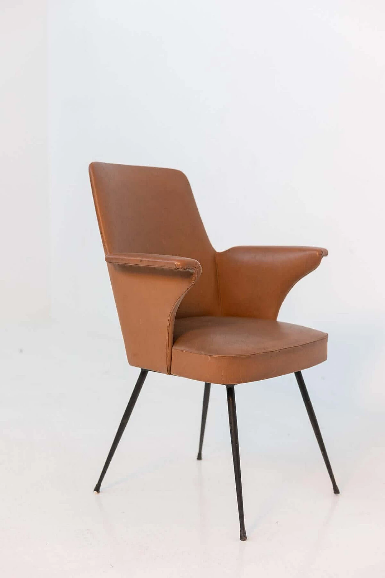 Pair of leather chairs by Nino Zoncada, 1950s 1388032