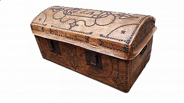 Trunk in wood, leather and parchment, 30s