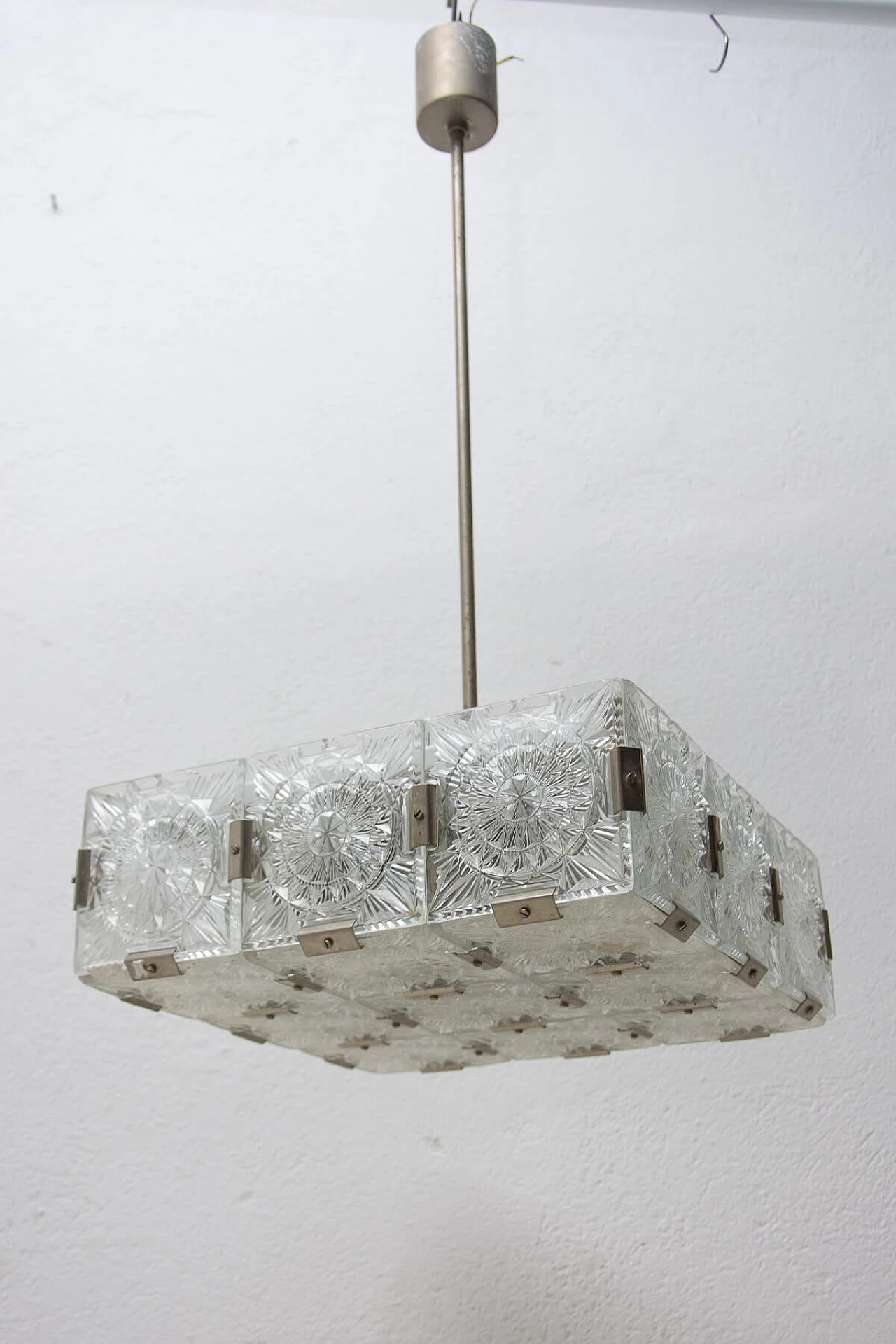 Lampada a sospensione in vetro e acciaio cromato di Kamenický Šenov, anni '70 1394543