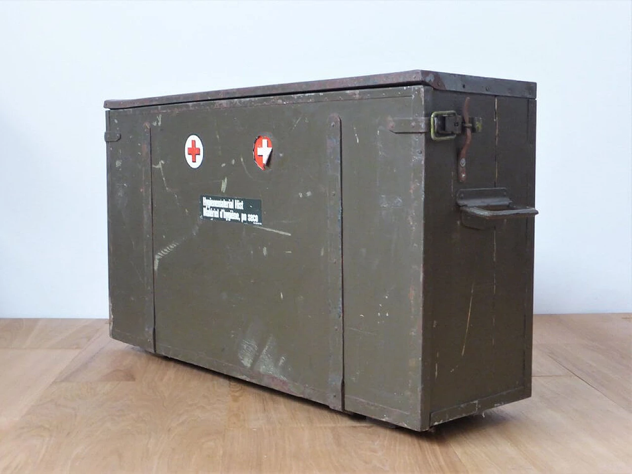 Metal military first aid case, 1940s 1394616