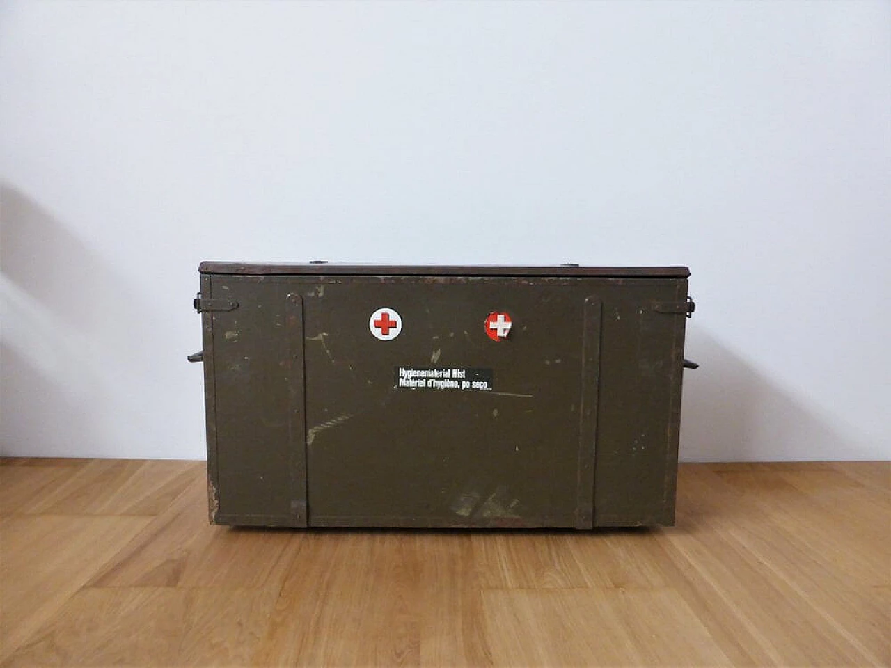 Metal military first aid case, 1940s 1394617