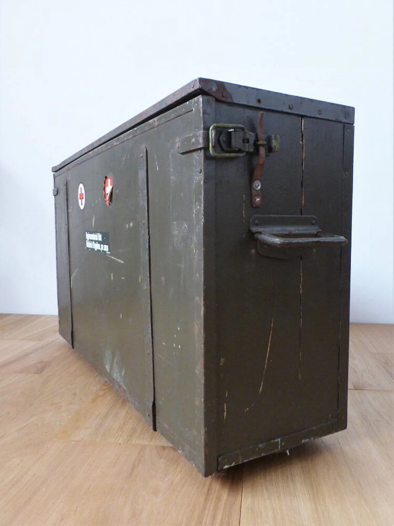 Metal military first aid case, 1940s 1394619