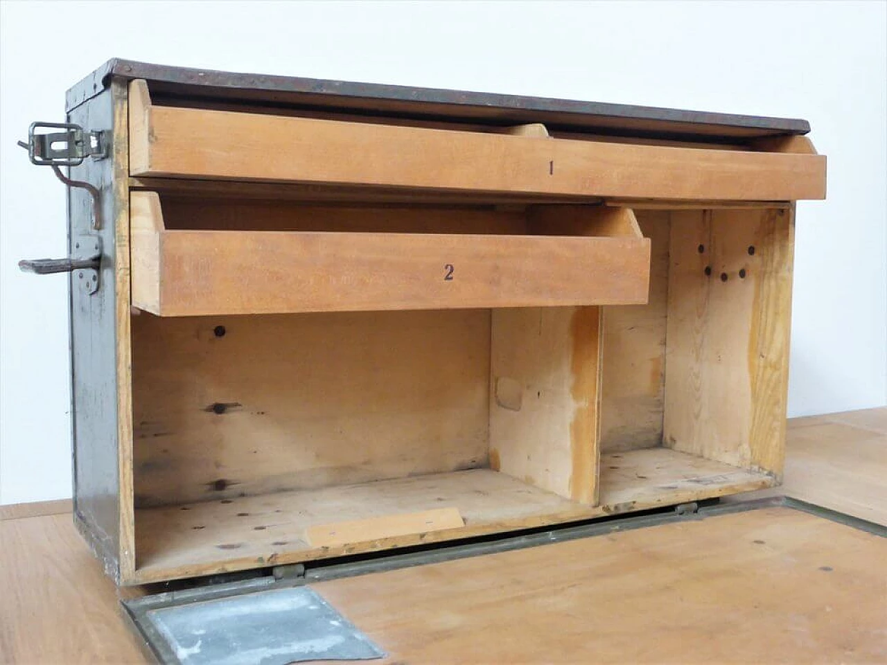 Metal military first aid case, 1940s 1394622