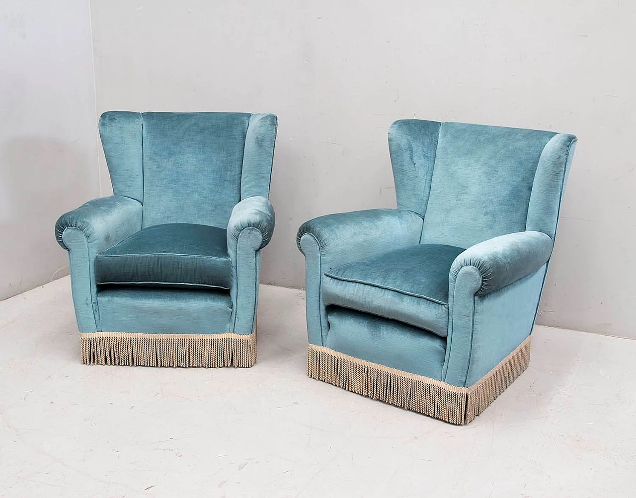 Pair of armchairs in velvet and wood, 60s 1395369