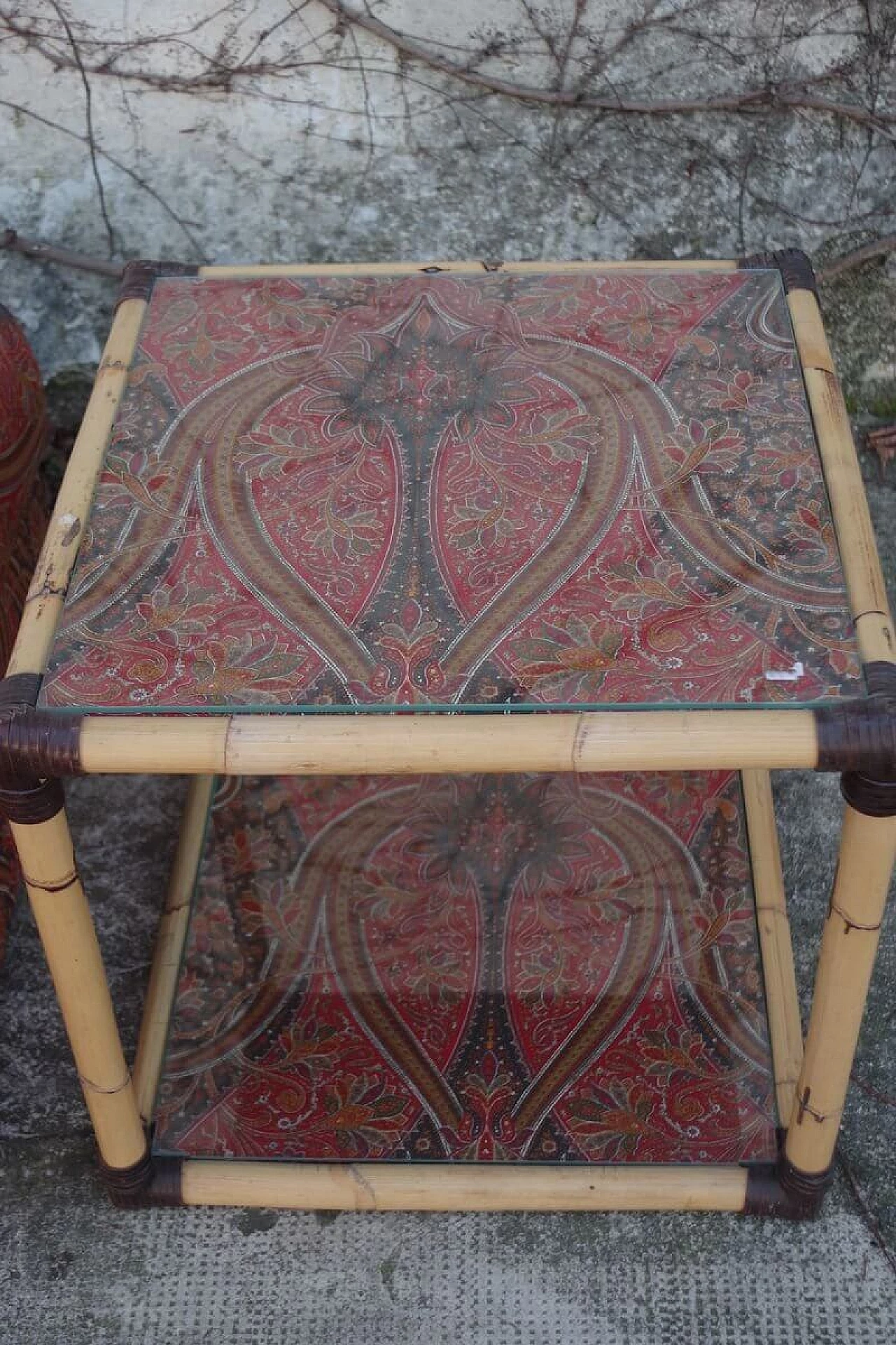 Coffee table in rattan with decorated glass top and pouf, 70s 1395899