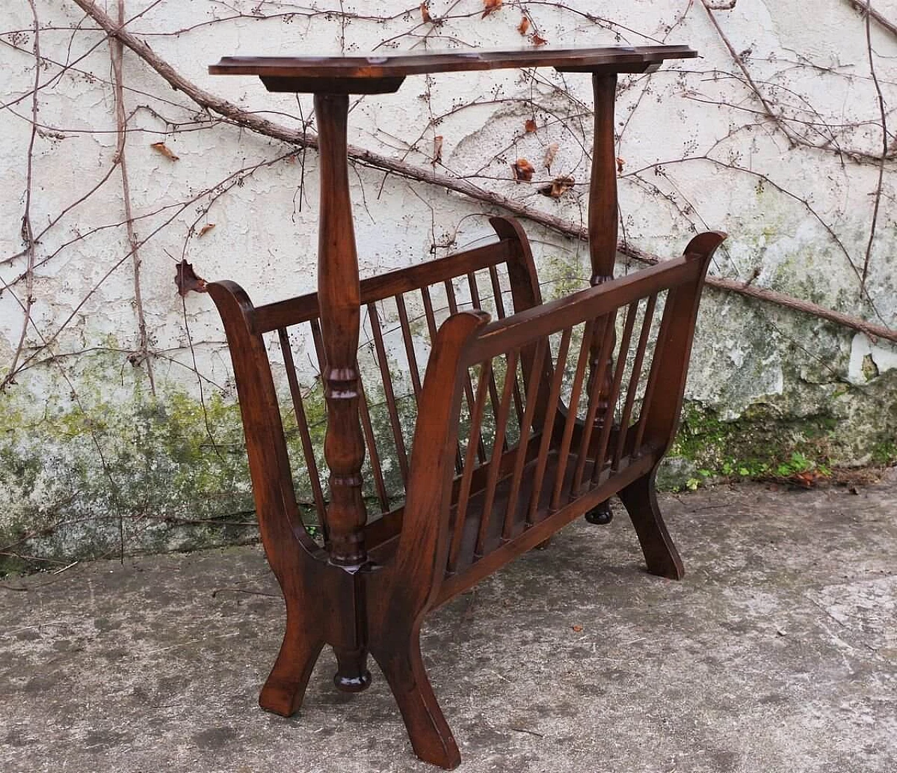 Magazine rack in beech, 60s | intOndo