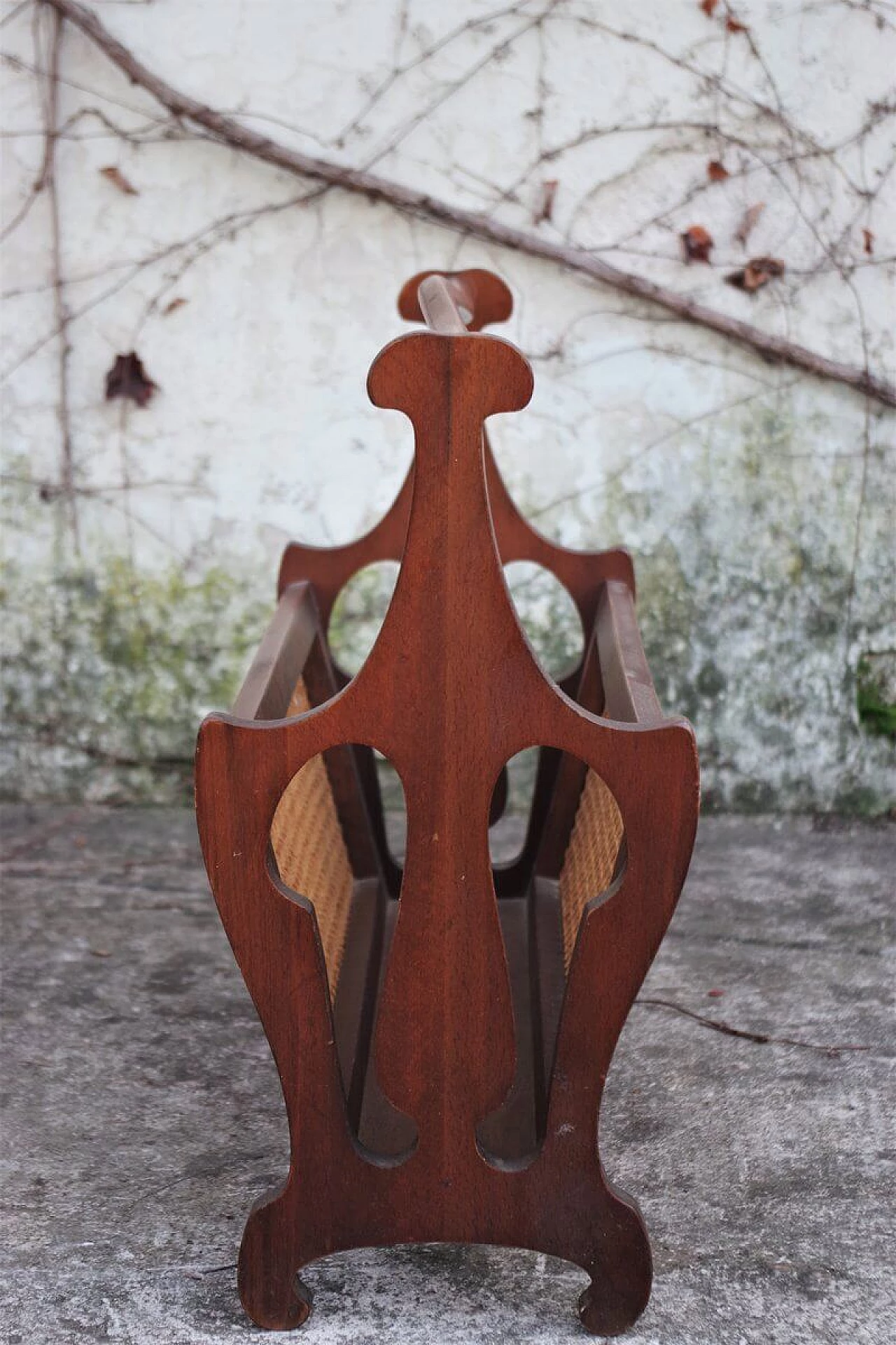 Magazine rack with revolving handle in wood and Vienna straw, 50s 1396217