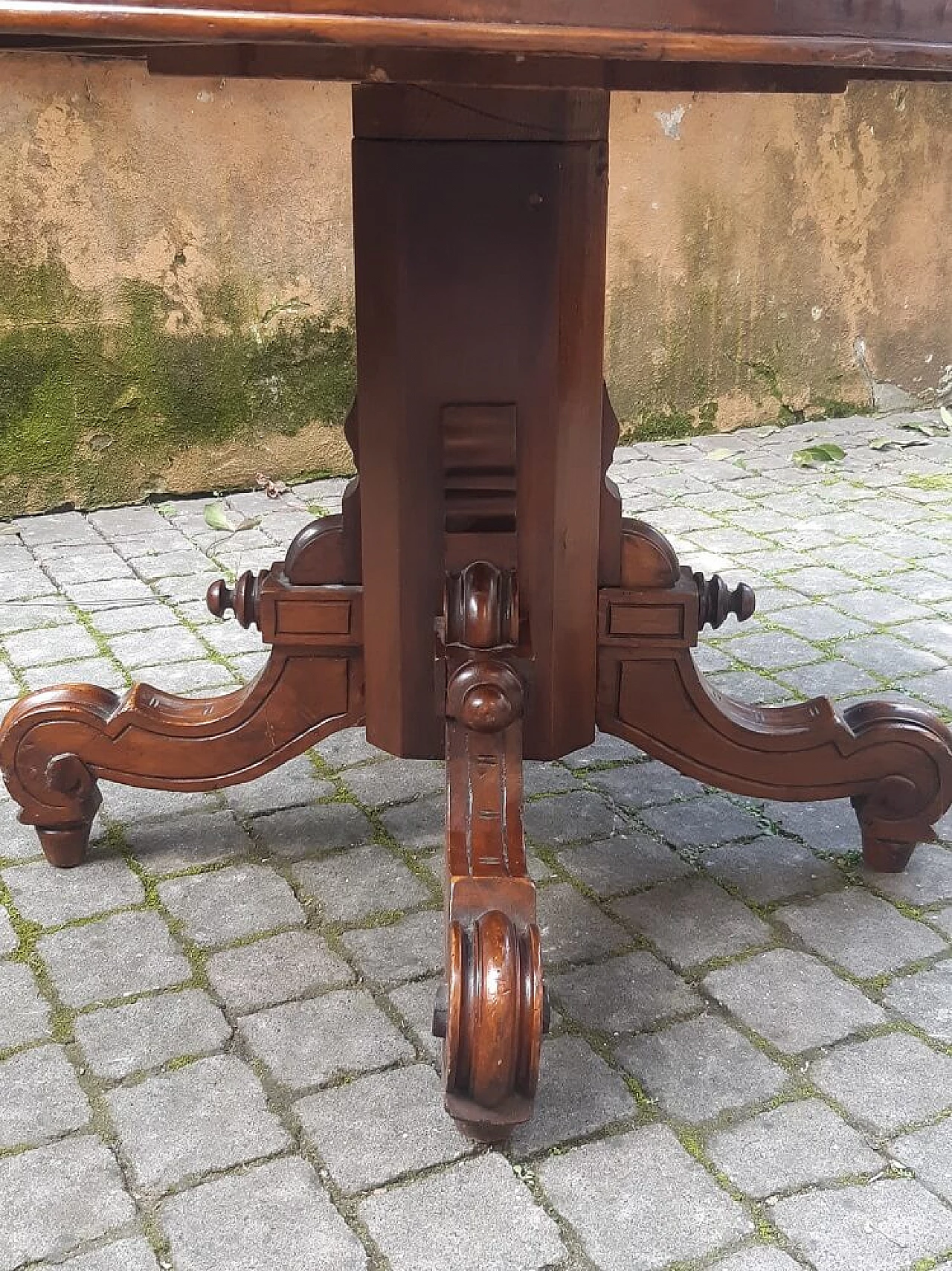 Extendable solid walnut table from Emilia, 19th century 1396247