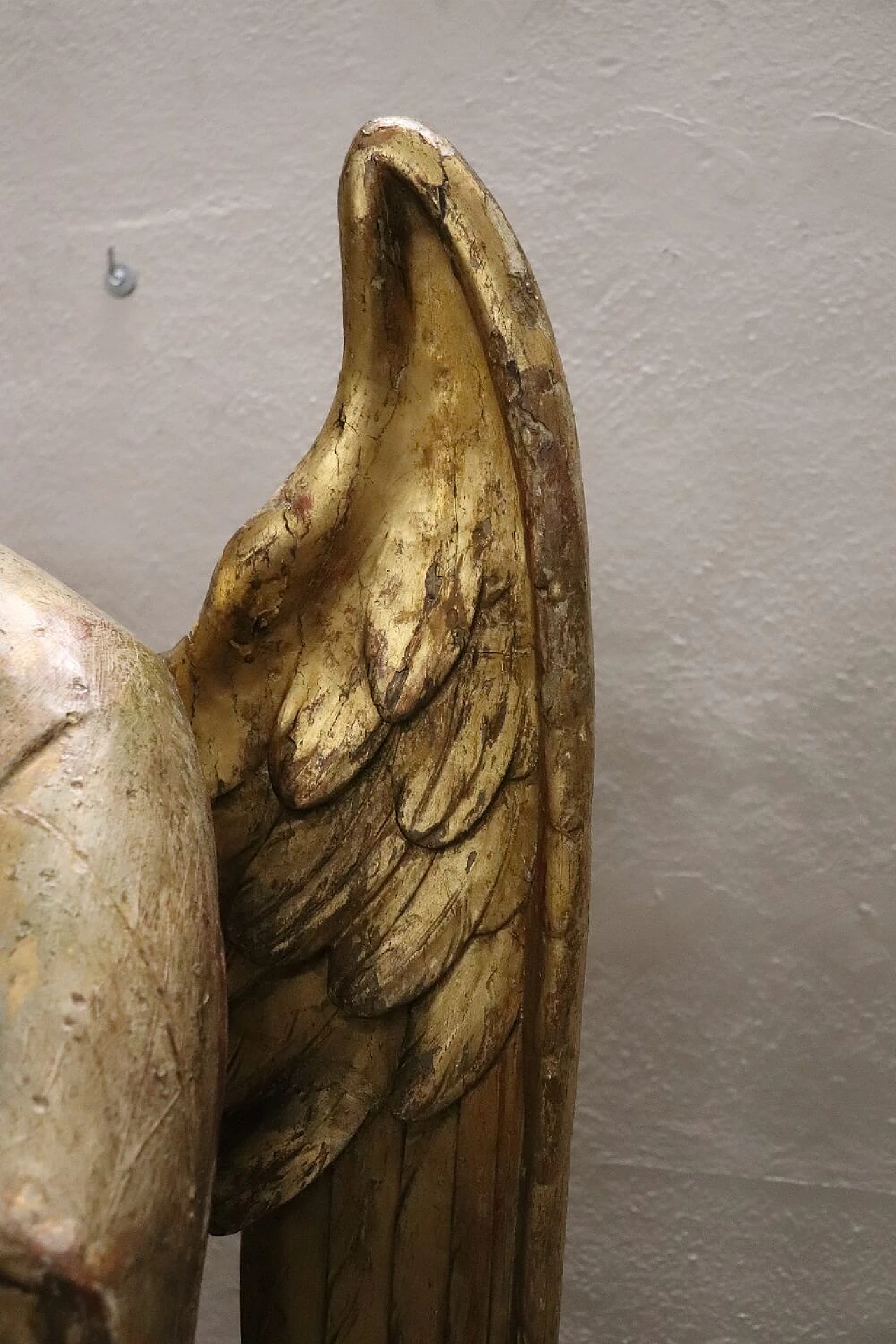 Angelo con portacero, scultura in legno intagliato e dorato, '800 1396651