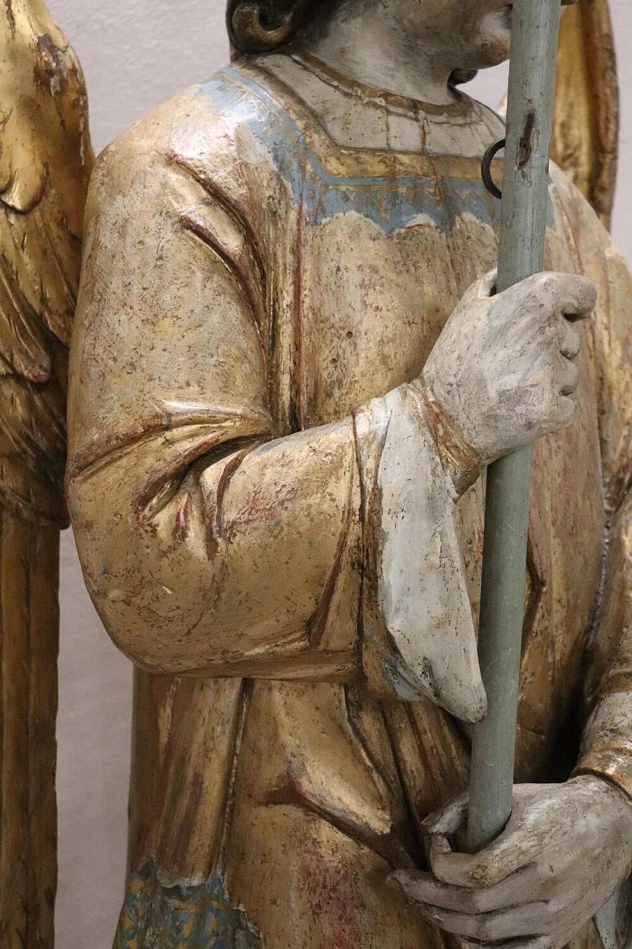 Angelo con portacero, scultura in legno intagliato e dorato, '800 1396653