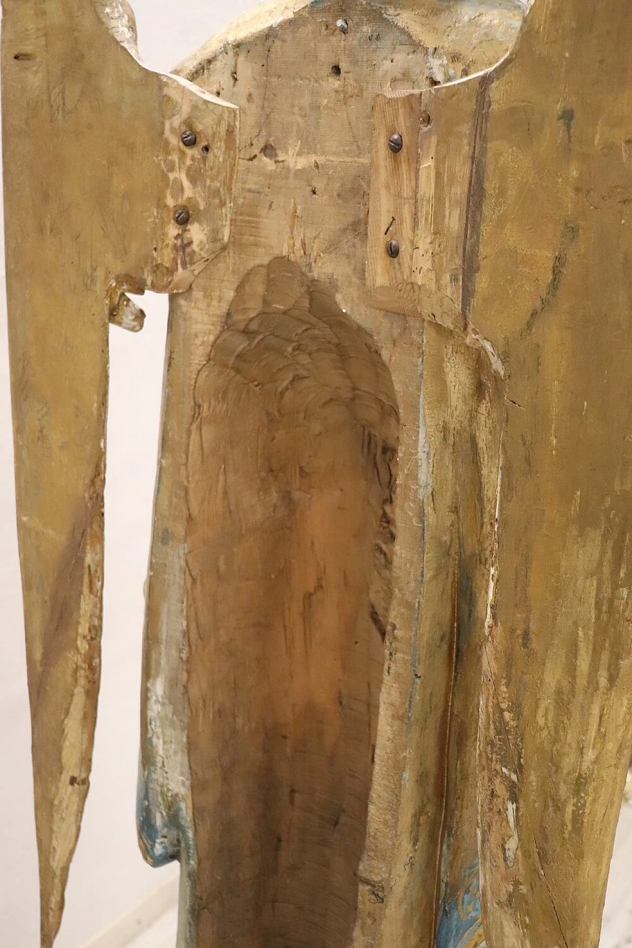 Angelo con portacero, scultura in legno intagliato e dorato, '800 1396657