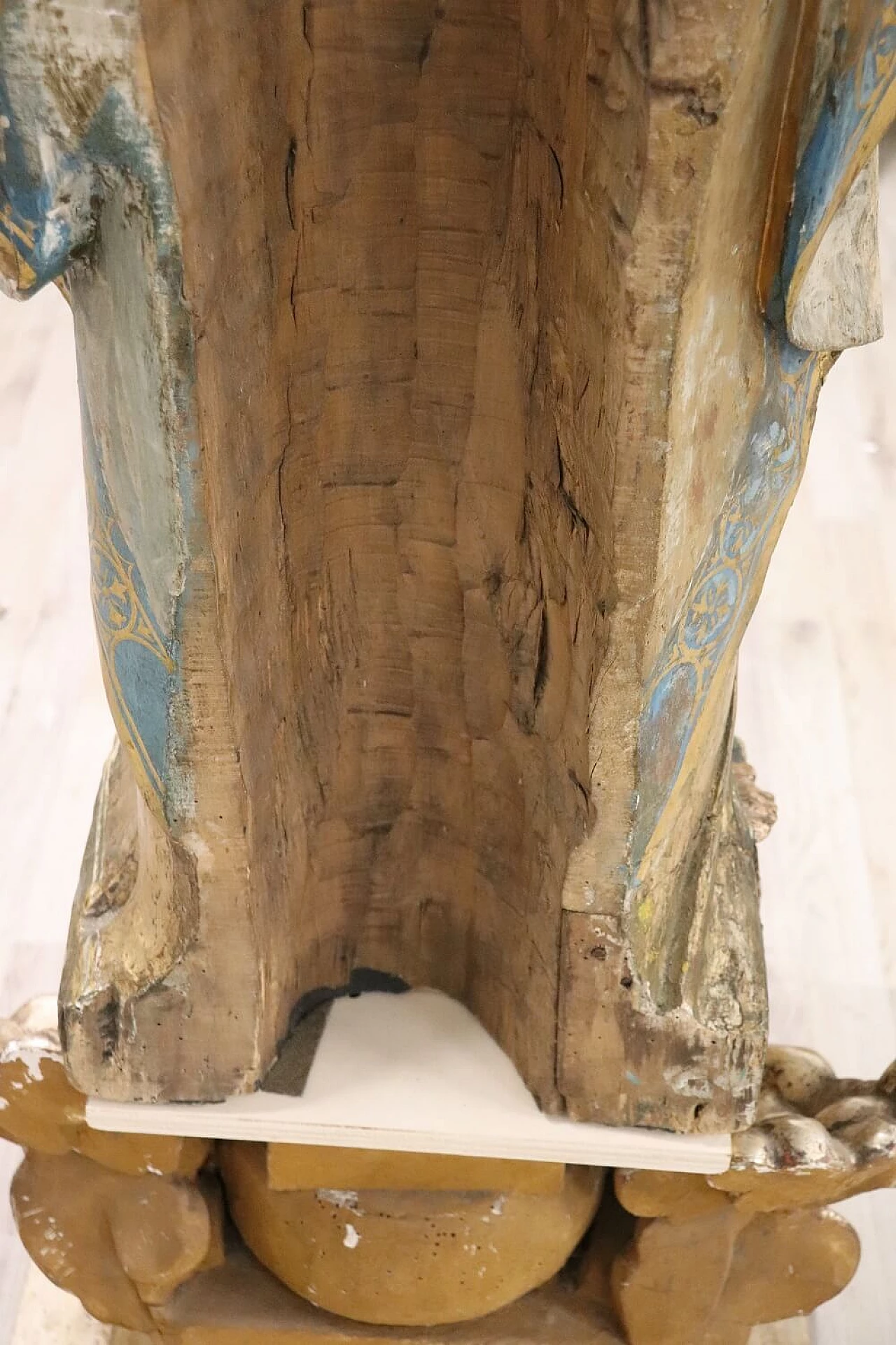Angelo con portacero, scultura in legno intagliato e dorato, '800 1396658