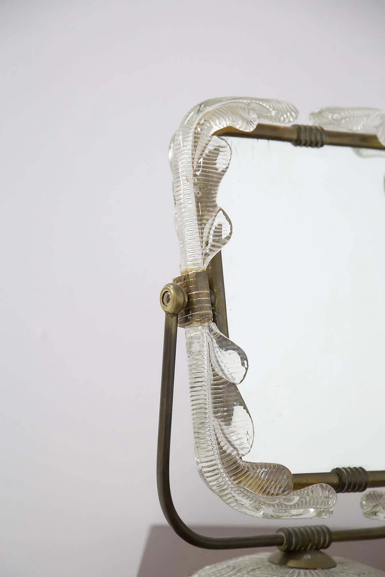 Coppia di specchi da tavolo con montatura in ottone di Barovier e Toso, anni '50 1397835