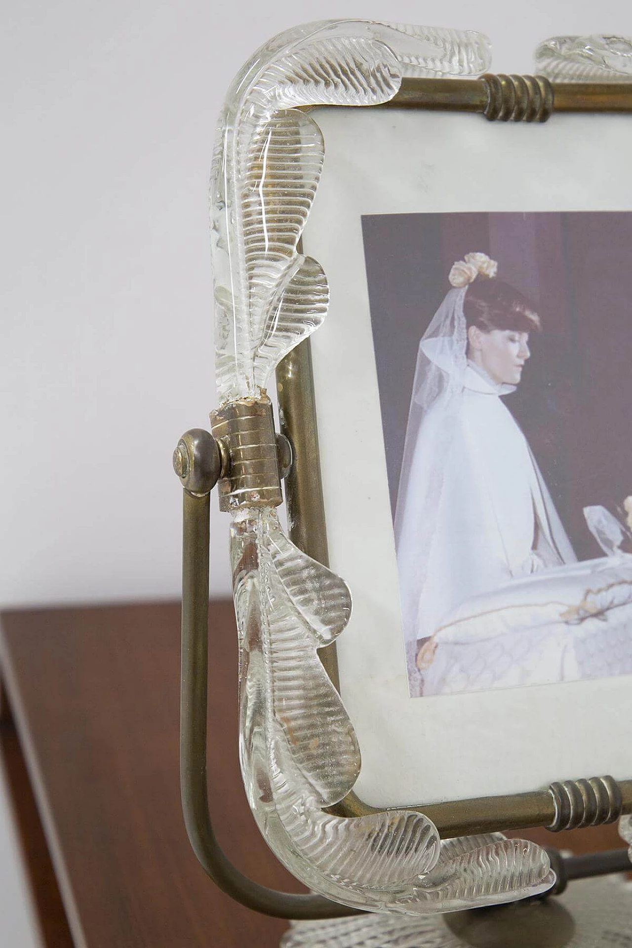 Coppia di specchi da tavolo con montatura in ottone di Barovier e Toso, anni '50 1397843